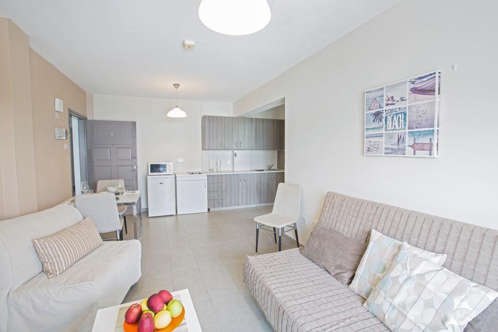 Merab Napa Suites Ayia Napa Bagian luar foto