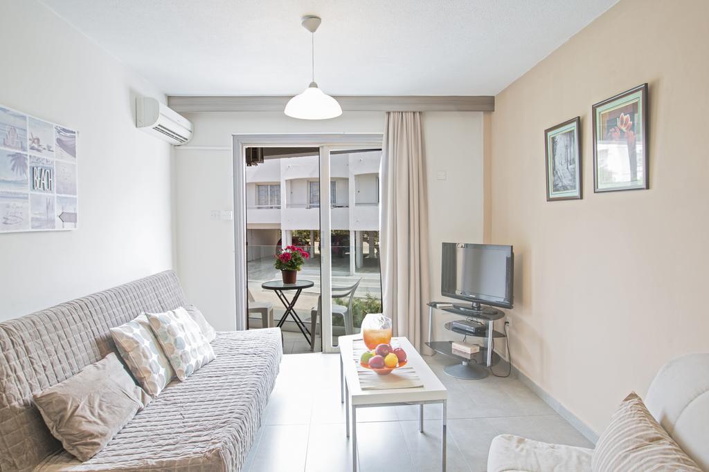 Merab Napa Suites Ayia Napa Bagian luar foto