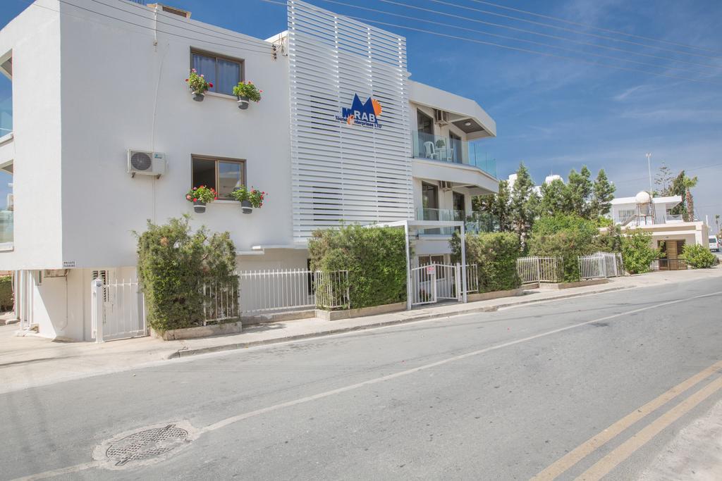 Merab Napa Suites Ayia Napa Bagian luar foto