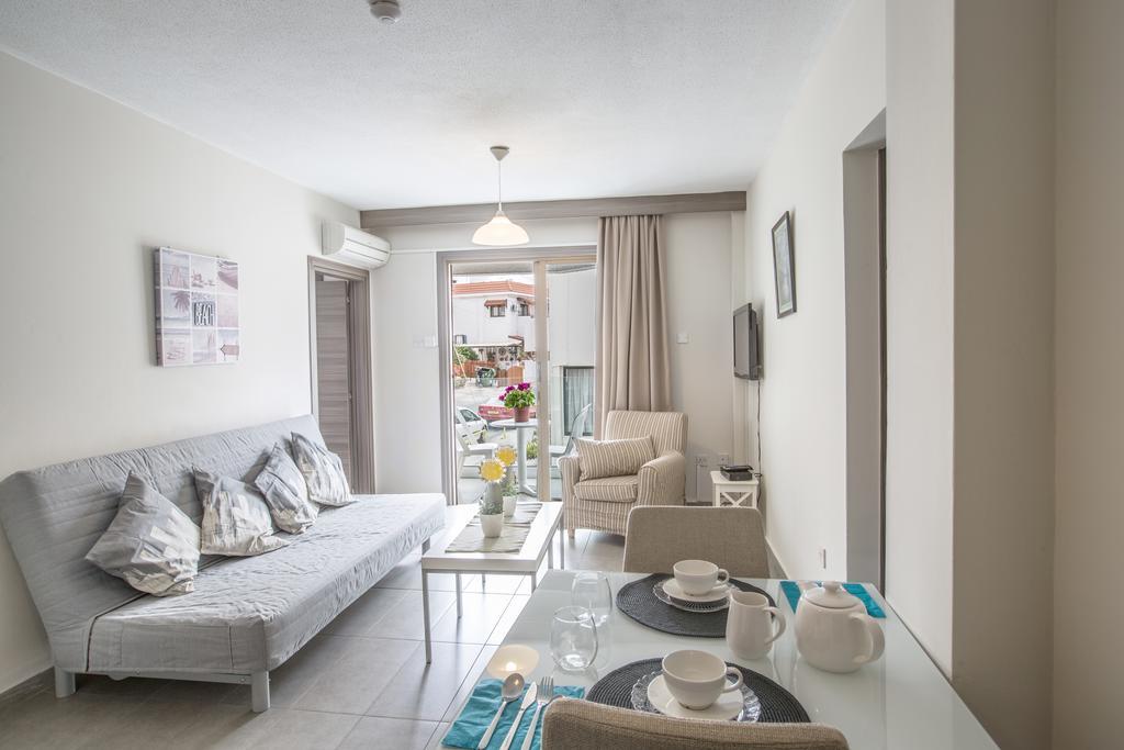 Merab Napa Suites Ayia Napa Bagian luar foto