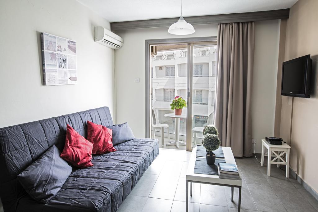 Merab Napa Suites Ayia Napa Bagian luar foto