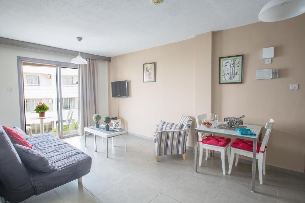 Merab Napa Suites Ayia Napa Bagian luar foto