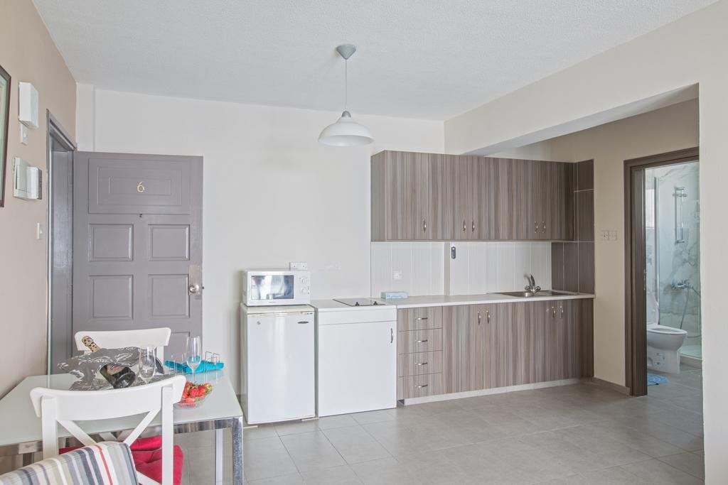 Merab Napa Suites Ayia Napa Bagian luar foto