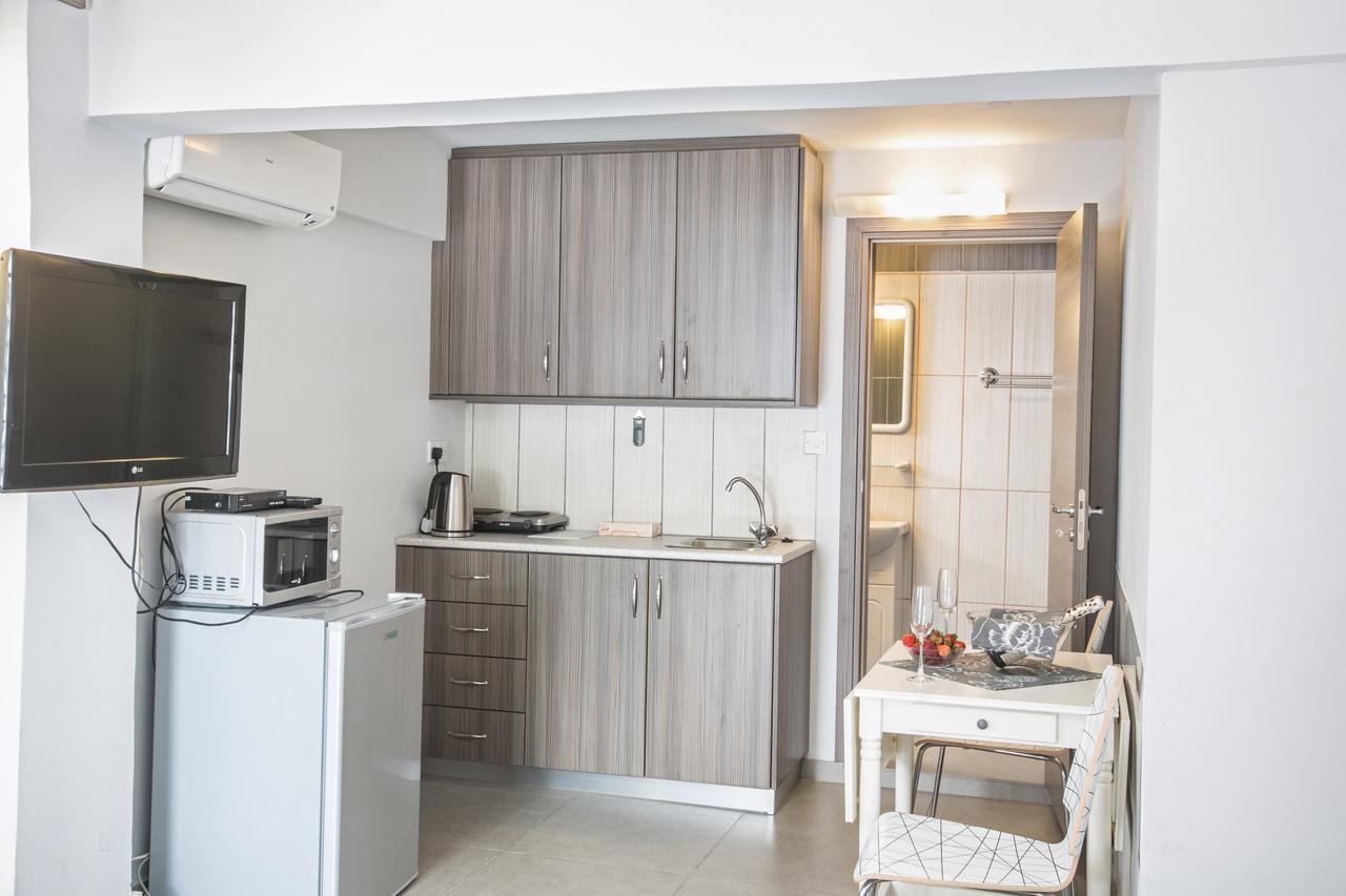 Merab Napa Suites Ayia Napa Bagian luar foto