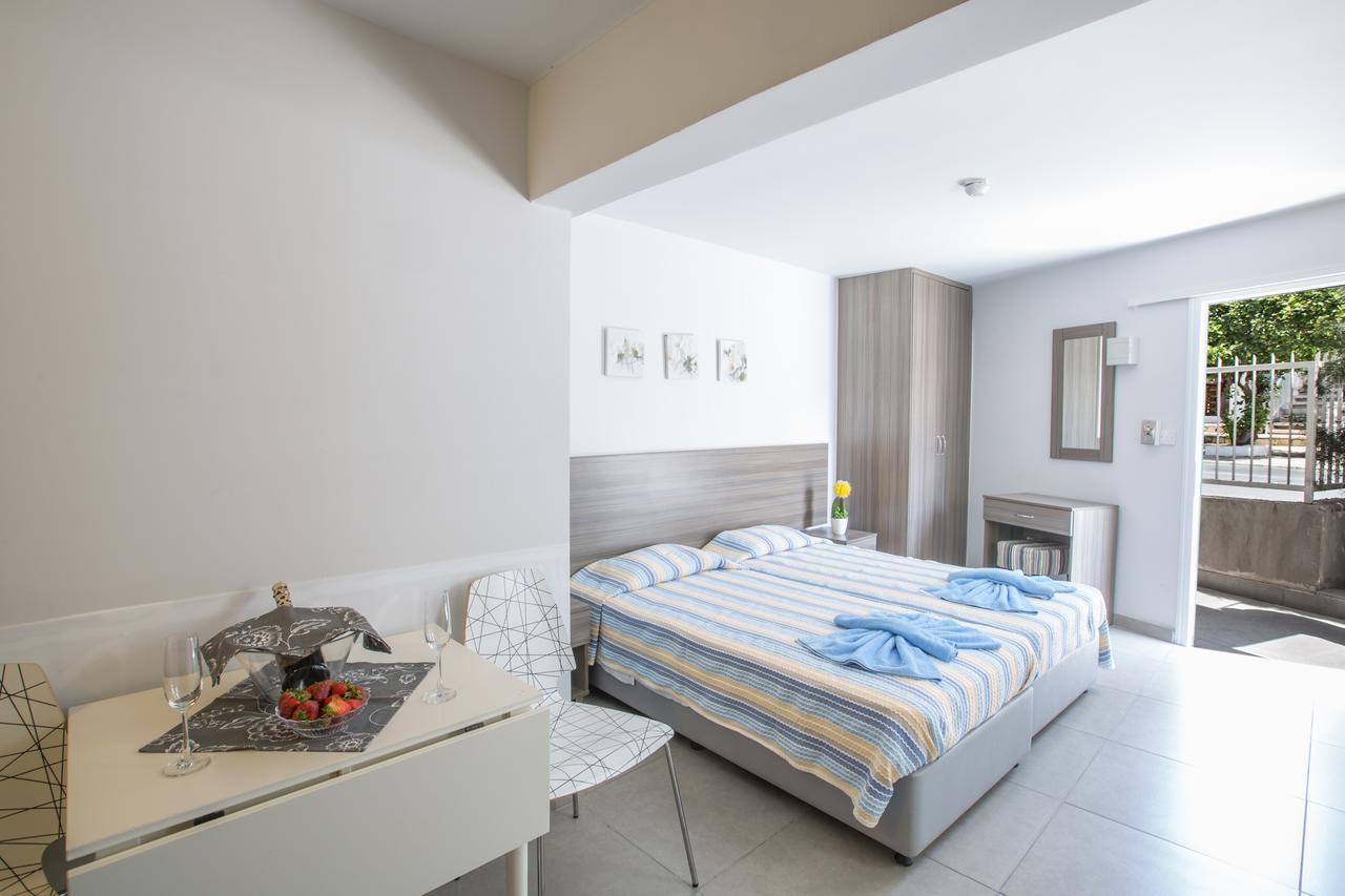 Merab Napa Suites Ayia Napa Bagian luar foto